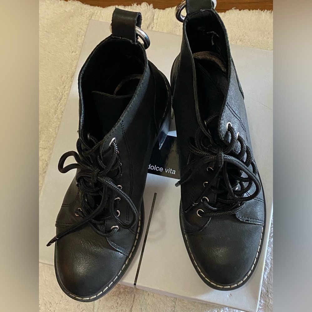 Dolcetto Vita black leather boots